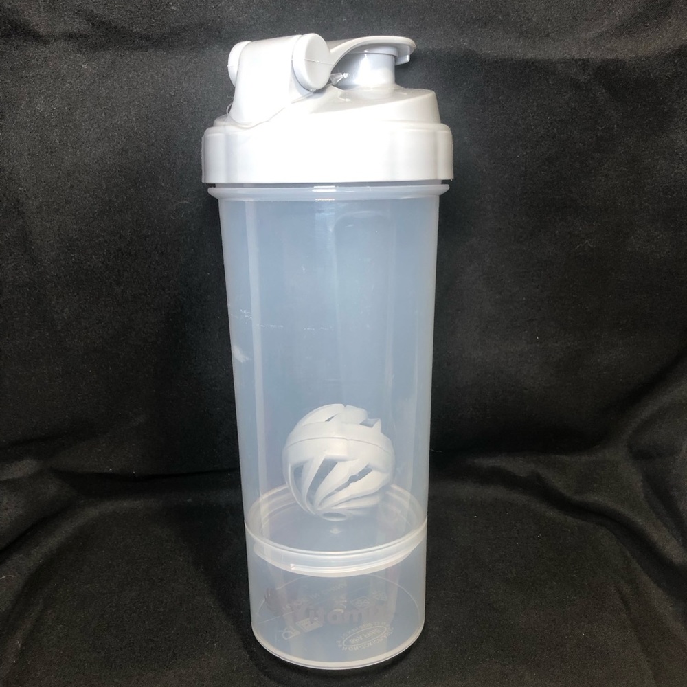 Vitamix 24 oz Smoothie Cup w/Blender Ball & 150 mL Storage Container, like new